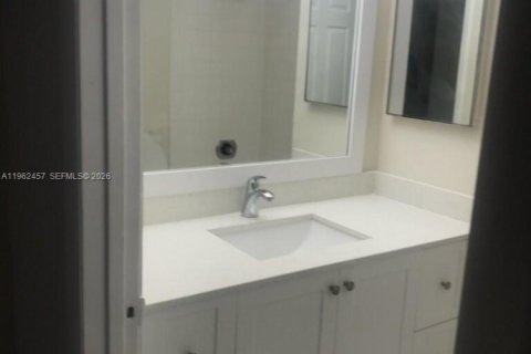 Condo in Miami, Florida, 3 bedrooms № 2023840 - photo 6