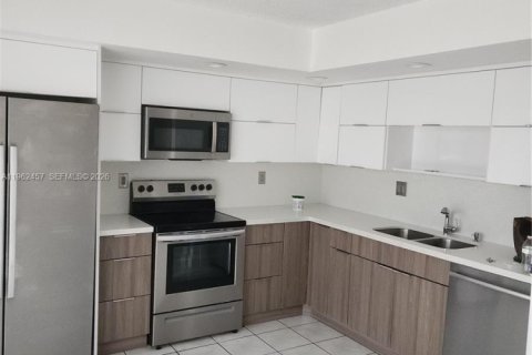 Condo in Miami, Florida, 3 bedrooms № 2023840 - photo 13