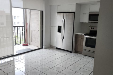 Condo in Miami, Florida, 3 bedrooms № 2023840 - photo 12