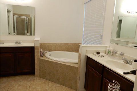 House in Kissimmee, Florida 4 bedrooms, 220.55 sq.m. № 1518970 - photo 12