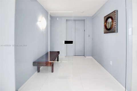 Condo in Miami, Florida, 4 bedrooms  № 2009605 - photo 7