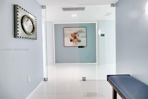 Condo in Miami, Florida, 4 bedrooms  № 2009605 - photo 6