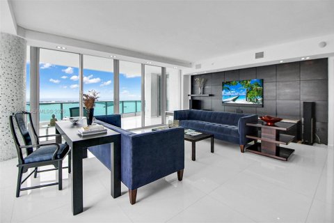 Condo in Miami, Florida, 4 bedrooms  № 2009605 - photo 10