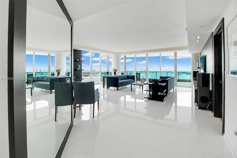 Condo in Miami, Florida, 4 bedrooms  № 2009605 - photo 8