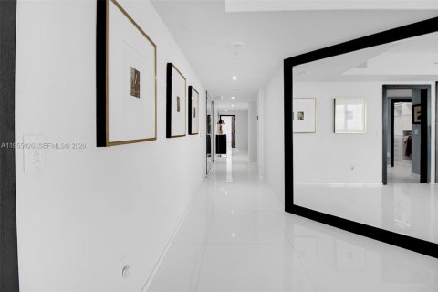 Condo in Miami, Florida, 4 bedrooms  № 2009605 - photo 13