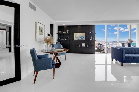 Condo in Miami, Florida, 4 bedrooms  № 2009605 - photo 12