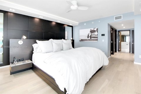 Condo in Miami, Florida, 4 bedrooms  № 2009605 - photo 17