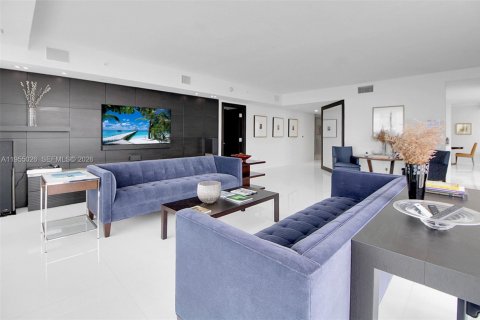 Condo in Miami, Florida, 4 bedrooms  № 2009605 - photo 14