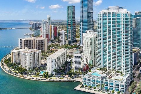 Condo in Miami, Florida, 4 bedrooms № 2009605