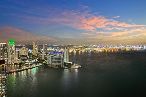 Condo in Miami, Florida, 4 bedrooms  № 2009605 - photo 5