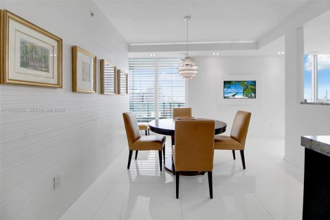 Condo in Miami, Florida, 4 bedrooms  № 2009605 - photo 30