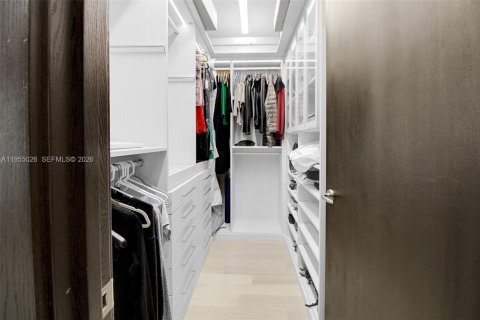 Condo in Miami, Florida, 4 bedrooms  № 2009605 - photo 19