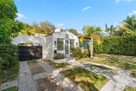 House in Miami, Florida 3 bedrooms, 159.88 sq.m. № 2033843 - photo 20