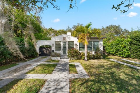 House in Miami, Florida 3 bedrooms, 159.88 sq.m. № 2033843 - photo 19