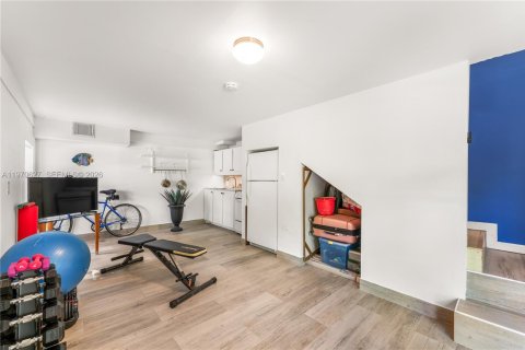 House in Miami, Florida 3 bedrooms, 159.88 sq.m. № 2033843 - photo 17