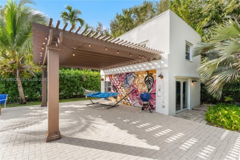 House in Miami, Florida 3 bedrooms, 159.88 sq.m. № 2033843 - photo 12