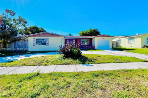 Casa en alquiler en Margate, Florida, 3 dormitorios, 148.27 m2 № 2024078 - foto 2