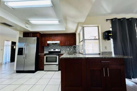 Casa en alquiler en Margate, Florida, 3 dormitorios, 148.27 m2 № 2024078 - foto 5