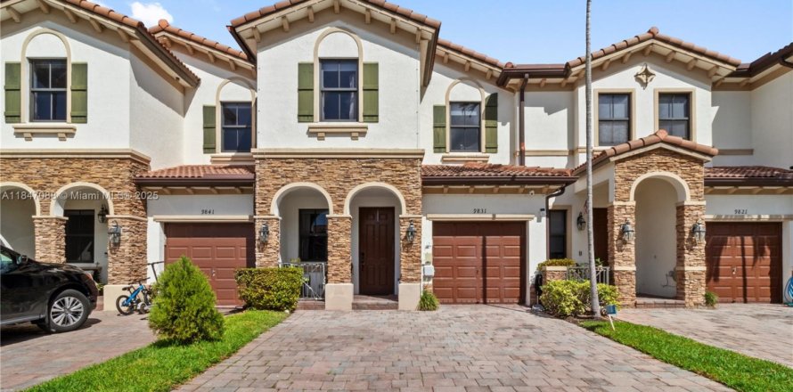 Touwnhouse à Doral, Floride 4 chambres, 165.64 m2 № 1850680