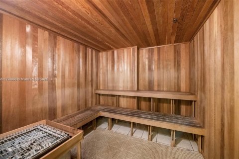 Condo in Hollywood, Florida, 1 bedroom  № 1702535 - photo 13