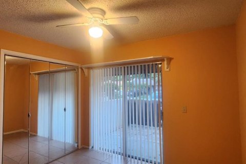 Casa en venta en Orlando, Florida, 2 dormitorios, 93.18 m2 № 1820858 - foto 2