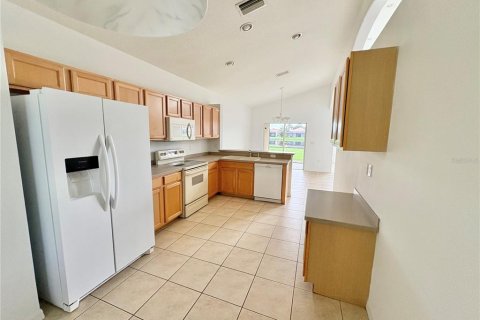 Villa ou maison à louer à Bradenton, Floride: 4 chambres, 183.95 m2 № 1894876 - photo 12