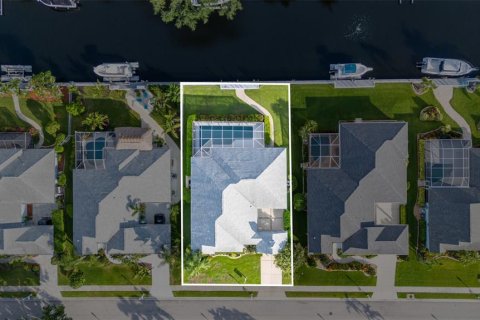 House in Bradenton, Florida 2 bedrooms, 185.8 sq.m. № 1833406 - photo 25