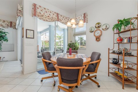 House in Bradenton, Florida 2 bedrooms, 185.8 sq.m. № 1833406 - photo 10