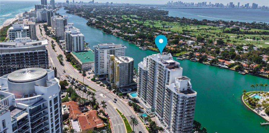 Condominio en Miami Beach, Florida, 3 dormitorios № 1692367