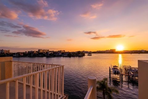 Touwnhouse à vendre à Clearwater, Floride: 3 chambres, 189.61 m2 № 2434751 - photo 8