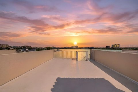 Touwnhouse à vendre à Clearwater, Floride: 3 chambres, 189.61 m2 № 2434751 - photo 7