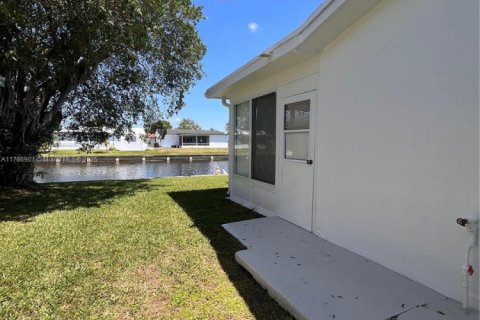 Villa ou maison à vendre à Tamarac, Floride: 2 chambres, 131.18 m2 № 1736103 - photo 3