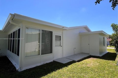 Villa ou maison à vendre à Tamarac, Floride: 2 chambres, 131.18 m2 № 1736103 - photo 5