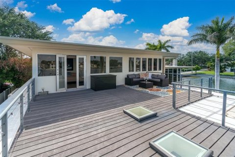 House in Saint Petersburg, Florida 4 bedrooms, 404.4 sq.m. № 1616659 - photo 29