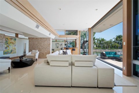 House in Saint Petersburg, Florida 4 bedrooms, 404.4 sq.m. № 1616659 - photo 9