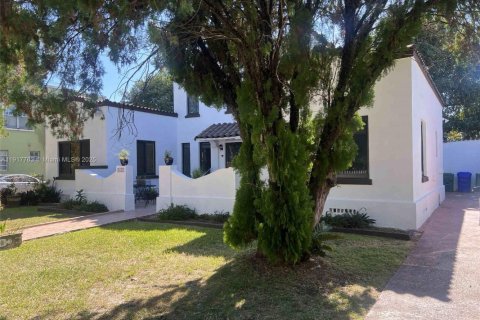 Купить виллу или дом в Майами, Флорида 4 спальни, 190.45м2, № 1972578 - фото 2