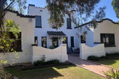 Купить виллу или дом в Майами, Флорида 4 спальни, 190.45м2, № 1972578 - фото 1