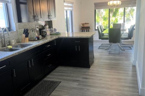 Купить виллу или дом в Майами, Флорида 4 спальни, 190.45м2, № 1972578 - фото 15