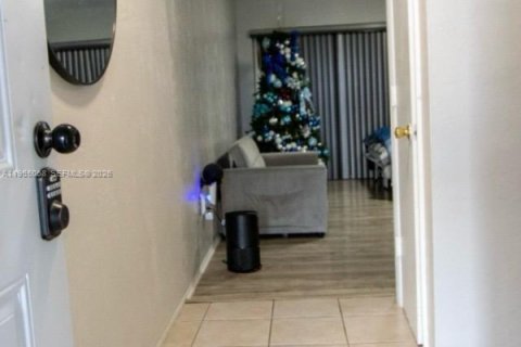 Купить кондоминиум в Майами-Гарденс, Флорида 1 спальня, 66.89м2, № 2011650 - фото 4