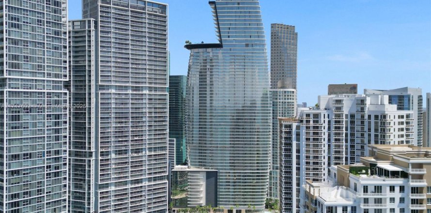 Condominio en Miami, Florida, 4 dormitorios  № 1863494