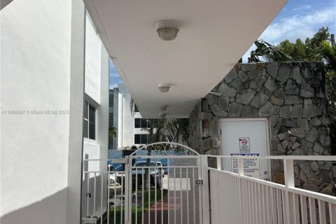 Купить кондоминиум в Бей-Харбор-Айлендс, Флорида 1 спальня, 78.04м2, № 1895475 - фото 15