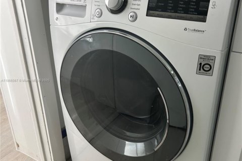 Купить кондоминиум в Бей-Харбор-Айлендс, Флорида 1 спальня, 78.04м2, № 1895475 - фото 10