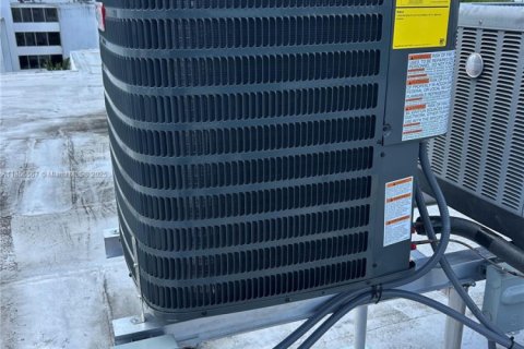 Купить кондоминиум в Бей-Харбор-Айлендс, Флорида 1 спальня, 78.04м2, № 1895475 - фото 18