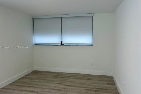 Купить кондоминиум в Бей-Харбор-Айлендс, Флорида 1 спальня, 78.04м2, № 1895475 - фото 3