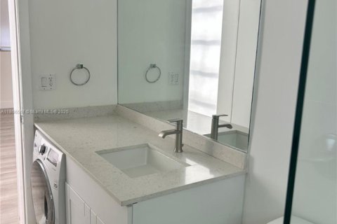 Купить кондоминиум в Бей-Харбор-Айлендс, Флорида 1 спальня, 78.04м2, № 1895475 - фото 9