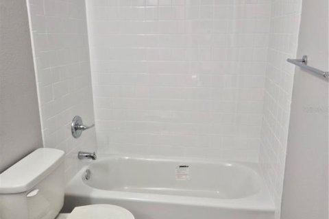 Appartement à louer à Largo, Floride: 2 chambres, 78.04 m2 № 2424158 - photo 5