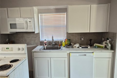 Appartement à louer à Largo, Floride: 2 chambres, 78.04 m2 № 2424158 - photo 8