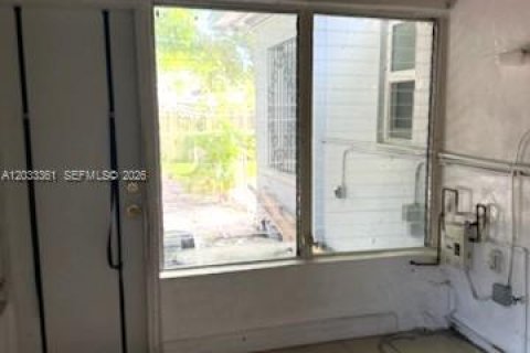 Villa ou maison à louer à Hialeah, Floride: 2 chambres, 153.85 m2 № 2085802 - photo 6