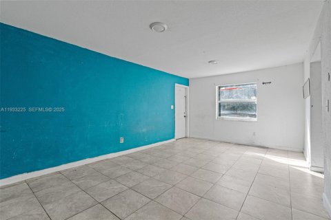 Propiedad comercial en venta en Miami, Florida № 1991091 - foto 27