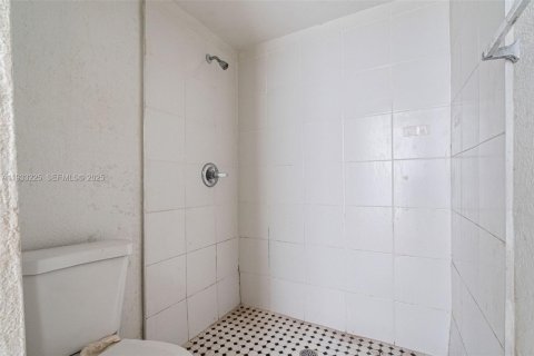 Propiedad comercial en venta en Miami, Florida № 1991091 - foto 10